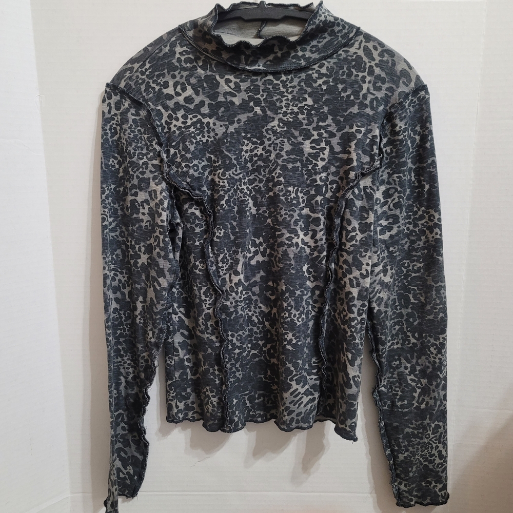 Pilcro Anthropologie Ruffled Turtleneck Gray Black Leopard Print Soft Top Sz Med